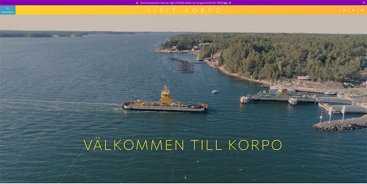 Visit Korpo website with a picture of a ferry arriving to the pier